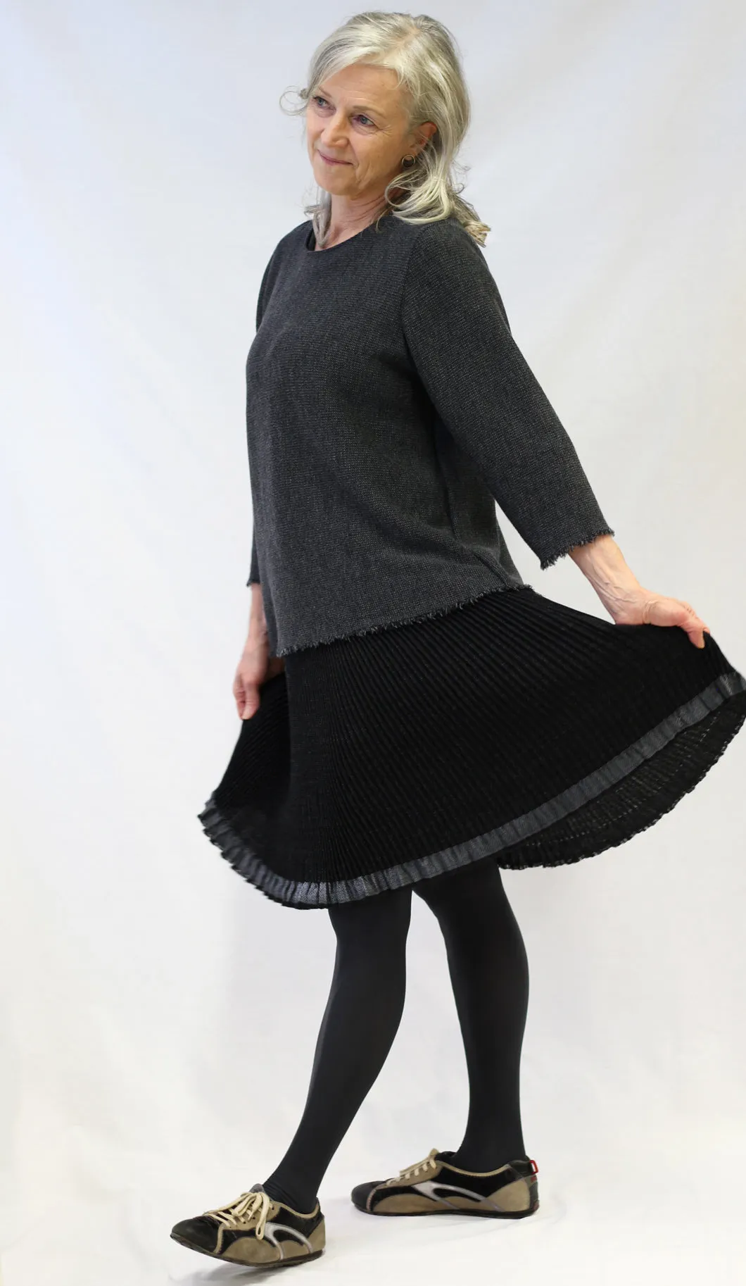 Hui Hui Textile Pleated Skirt Black